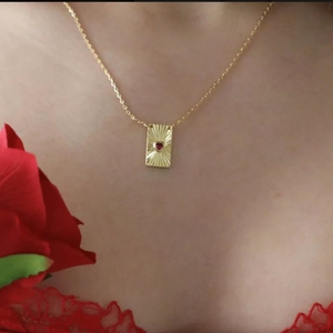 JLN0222 Joolim <span class=keywords><strong>Collana</strong></span> <span class=keywords><strong>con</strong></span> Ciondolo in Acciaio Inossidabile Placcato Oro 18K PVD, Impermeabile, Delicato Cuore di <span class=keywords><strong>Rubino</strong></span> <span class=keywords><strong>Rosso</strong></span> <span class=keywords><strong>con</strong></span> Diamanti - Product Image 3