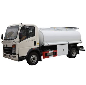 Châssis de véhicule spécial HOWO 4x2 de 5 tonnes d'occasion avec réservoir d'huile |   Préconfiguré pour les solutions de manutention de carburant et de fluides diesel - Product Image 2