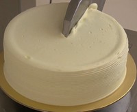 Machine de fabrication de gâteaux, remplissage quantitatif et automatique, système de levage, pour décoration