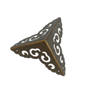 Antique Style Copper <b>Corner</b> <b>Protectors</b> Trihedral Die Casting New Chinese Design Cabinet Door Hardware Durable Metal Decorative - Product Image 4