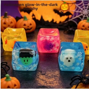 Juguete <span class=keywords><strong>de</strong></span> peluche <span class=keywords><strong>de</strong></span> Halloween con forma <span class=keywords><strong>de</strong></span> cubo <span class=keywords><strong>de</strong></span> hielo, pelota <span class=keywords><strong>de</strong></span> descompresión cuadrada <span class=keywords><strong>de</strong></span> subida lenta, adecuada para pacientes con TDAH y <span class=keywords><strong>trastorno</strong></span> <span class=keywords><strong>de</strong></span> <span class=keywords><strong>ansiedad</strong></span>. - Product Image 2