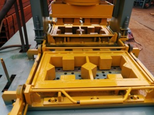 Máquina hidráulica para hacer bloques de plástico, pavimentación de carreteras, azulejo de suelo de plástico reciclado, máquina de ladrillos de plástico a la venta - Product Image 3