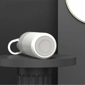 Vaso de Café Portátil Ecológico de Acero Inoxidable de 500 ml, Aislado al Vacío, Cilíndrico, en Blanco y Negro, para Viajes y el Hogar - Product Image 6