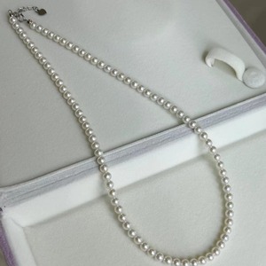Collier classique en perles d'eau douce souriantes, accessoire polyvalent plaqué or 14 carats avec une personnalité naturelle et unique - Product Image 1