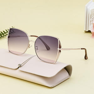 Dl-D6411 แว่นกันแดดกรอบใหญ่สำหรับผู้หญิง เลนส์ไนลอนสีดำ ป้องกันรังสียูวี 400 ระดับ 2 แว่นกันแดดสไตล์สี่เหลี่ยม - Product Image 3