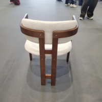 Chaise de salle à manger moderne en bois massif DISHI avec accoudoirs et dossier souple pour hôtel, restaurant, café, salon