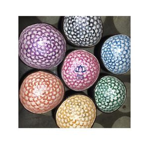 Bols en noix de coco laqués pour présentoirs de fruits décoratifs, centres de table et option durable pour les intérieurs de maison à prix abordable - Product Image 1