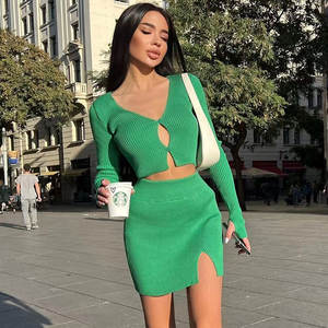 <span class=keywords><strong>2022</strong></span> <span class=keywords><strong>automne</strong></span> <span class=keywords><strong>hiver</strong></span> tricoté à manches longues pull femmes haut et jupes tenue Streetwear deux pièces ensemble décontracté mince Chic <span class=keywords><strong>jupe</strong></span> ensembles - Product Image 2