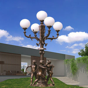 Bellissimo Lampione Vittoriano a 3 Luci in Alluminio Pressofuso, Lampada Vintage da Giardino - Product Image 4