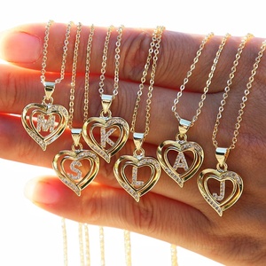 Collana con Ciondolo a Forma di Cuore con Iniziale in Lettere, Placcata in Oro 18K con Micro Pavé di Zirconi, Gioiello d'Amore NZ1608 per Donne - Product Image 2