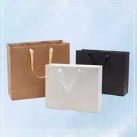 Sac en carton blanc de luxe avec poignée en ruban, sac en papier économique pour la vente au détail, sac en papier personnalisé imprimé, sac cadeau de luxe imprimé, sac de shopping en papier