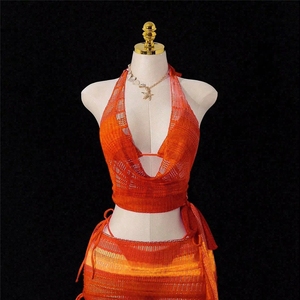 Conjunto de 4 piezas de bikini sexy sin tirantes con top halter, tanga y falda para mujer, ropa de playa para vacaciones de verano. - Product Image 2