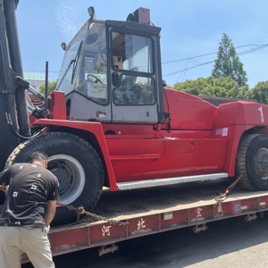 <b>Used</b> Forklift Red Diesel Internal Combustion 1220x125x50 Fork Three Stage Mast Seated Operation Outdoor Pavement Load Capacity - Product Image 5