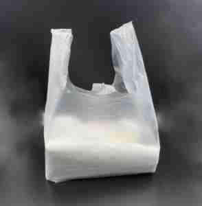 Sacs de T-Shirt en plastique imprimés Flexo transparents poignées de qualité alimentaire personnalisables sacs d'épicerie de supermarché élégants et écologiques - Product Image 5