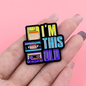 Broche en émail personnalisée style rétro tech, badge métallique vintage, <span class=keywords><strong>disquette</strong></span>, cassette, VHS, nostalgie années 90, graduation, nouvel an chinois, bijoux - Product Image 4