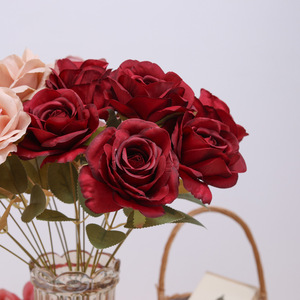Arreglo Floral de Rosas de Ensueño, Ramo de Seda Artificial de Siete Cabezas, Decoración Suave para Sala de Estar o Salón de Bodas, Elegante y Hecho a Mano - Product Image 3