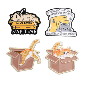 Spilla smaltata con gatto carino in scatola di cartone IF BEING TOO HARD ON YOURSELF WORKED IT WOULD HAVE WORKED BY NOW, spilla a forma di gatto dei cartoni animati - Product Image 1