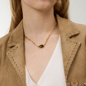 Collar J&D de Acero Inoxidable con Baño de Oro PVD de 18K, Collar Clásico Vintage con Cadena de Clip y Piedra de Ojo de Tigre - Product Image 3