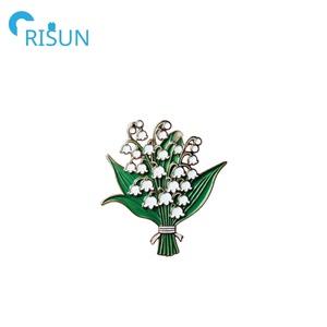 Fabrication <span class=keywords><strong>de</strong></span> métal personnalisé muguet émail épinglette fleur épinglette personnalisée <span class=keywords><strong>mai</strong></span> anniversaire fleur campanule insigne - Product Image 2