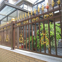 Murs décoratifs en alliage d'aluminium sur mesure haut de gamme pour villas modernes, balustrades de balcon extérieures avec fonction peignable