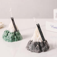 Wunderschönes Design Hochwertige Bergförmige Weihnachts-Duftkerze mit Prägung und Verpackung
