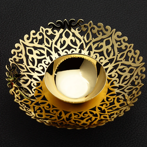 Portavelas Decorativo de Latón con Diseño Floral Intrincado, Elegante Decoración de Mesa para Festivales y Hogar - Product Image 4
