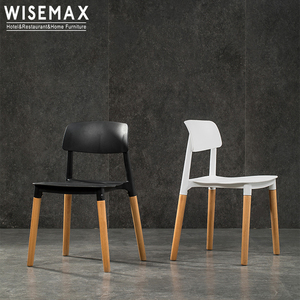 WISEMAX FURNITURE <span class=keywords><strong>Sedie</strong></span> in Plastica di Alta Qualità con Seduta in PP, <span class=keywords><strong>Sedie</strong></span> Impilabili per Sala da Pranzo con <span class=keywords><strong>Gambe</strong></span> in <span class=keywords><strong>Legno</strong></span> Massello - Product Image 2