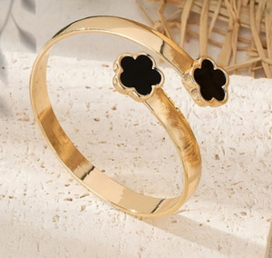 Set Perhiasan Bunga Keberuntungan Terlaris - Gelang Akrilik, Kalung, Cincin Semanggi Lima Daun, Anting Cincin - Gaya Wanita - Product Image 6