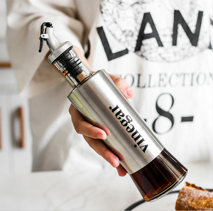 Ensemble de bouteilles <span class=keywords><strong>d</strong></span>'<span class=keywords><strong>huile</strong></span> <span class=keywords><strong>d</strong></span>'<span class=keywords><strong>olive</strong></span> et de vinaigre, <span class=keywords><strong>bouteille</strong></span> en verre avec <span class=keywords><strong>bec</strong></span> <span class=keywords><strong>d</strong></span>'étanchéité, <span class=keywords><strong>bouteille</strong></span> <span class=keywords><strong>d</strong></span>'<span class=keywords><strong>huile</strong></span> <span class=keywords><strong>d</strong></span>'<span class=keywords><strong>olive</strong></span> de 500ml 4 pièces - Product Image 3