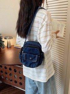 Bolso de Hombro Portátil de Diseño Artístico con Textura de Mezclilla Lavada, Estilo Vintage, con Forro de Algodón, para Uso Diario - Product Image 1