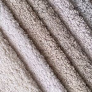 फैक्ट्री निर्माता पॉलिएस्टर जैक्वार्ड चेनेल सोफा कपड़े असबाब चटाई सोफे फर्नीचर के लिए - Product Image 4