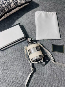 Bouteille d'eau isotherme en acier inoxydable pour l'extérieur avec sac bandoulière portable inclus - Product Image 5