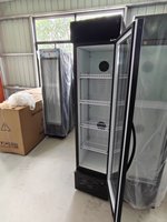 Réfrigérateur à boissons compact vertical avec porte vitrée, en acier inoxydable, affichage LED, dégivrage automatique, sans givre, écoénergétique, à air