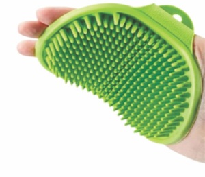 Cepillo de Baño Ajustable de Silicona para Mascotas, Cerdas Suaves con Dispensador de Champú, Masaje Suave PARA EL Cuidado de Perros y Gatos - Product Image 2