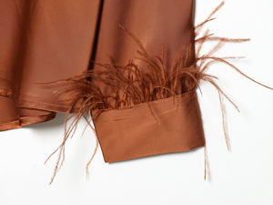 Camicetta da Donna in Raso Oversize con Colletto Rovesciato, Bottoni, Maniche Lunghe e Piume, Colore Arancione, Stile Casual e alla Moda - Product Image 4