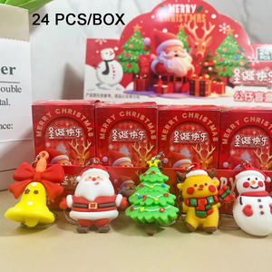 Llaveros Sorpresa de Muñecas Navideñas - Lindos Colgantes para Mochilas, Regalos Perfectos de Navidad para Estudiantes de Jardín de Infancia y Primaria - Product Image 2