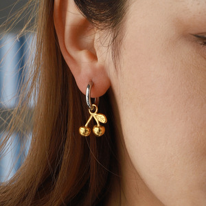 Boucles d'oreilles clous géométriques modernes en acier inoxydable color-block pour femme, bijoux fantaisie avec motif linéaire - Product Image 3