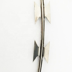 <span class=keywords><strong>Alambre</strong></span> de Púas Galvanizado por Inmersión en Caliente BTO22 CBT65 / <span class=keywords><strong>Alambre</strong></span> de Púas en Espiral para Seguridad Exterior - Product Image 2