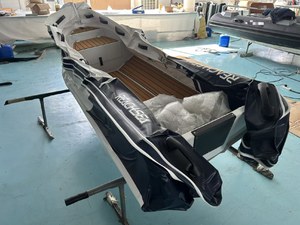 Bote Inflable Rígido con Casco de Aluminio REACHSEA UT360 Achilles Hypalon Color Gris Claro y Azul - Product Image 6