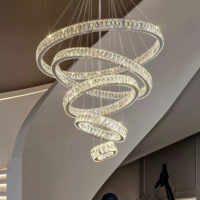 Lustre suspendu JYLIGHTING avec dalles de cristal en cascade et canaux en acier, idéal pour l'Atrium Hoshinoya Ryokan