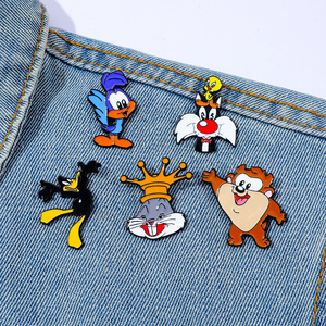 Dễ thương phim hoạt hình phim hoạt hình kim loại huy hiệu Daffy vịt thỏ chim mèo lớn hợp Kim Trâm phụ kiện mềm men Pin - Product Image 1