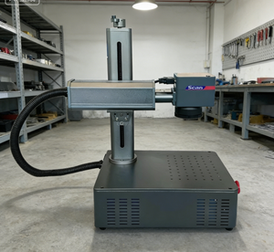 เครื่องเลเซอร์ไฟเบอร์ CNC ขนาดเล็กแบบพกพา รุ่นใหม่ 20W/30W/50W รองรับไฟล์ DXF/BMP/AI แรงดันไฟฟ้า 110/220V สำหรับงานโลหะ งานฝีมือ จี้สแตนเลส ป้ายห้อยคอ - Product Image 3