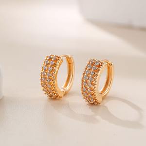 Boucles d'oreilles créoles luxueuses en cuivre vintage haut de gamme avec crochet d'oreille en cercle de luxe à la mode de conception unique de micro et de zircon pour les femmes - Product Image 1