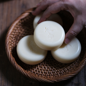 Hot Bán Chăm Sóc Da Dừa Tự Nhiên Handmade Xà Phòng Nhãn Hiệu Riêng Làm Trắng Và Giữ Ẩm Handmade Xà Phòng Cho Tắm - Product Image 2