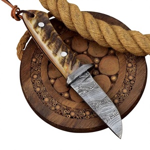 Cuchillo de caza profesional de Damasco con hoja con patrón de acabado manual y mango de madera dura. Cuchillos al por mayor en venta. - Product Image 5