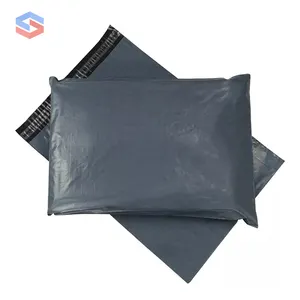 カスタム印刷された環境にやさしい防水自己粘着性ブラックポリメーラー郵送宅配便配送バッグあなたのロゴ付き