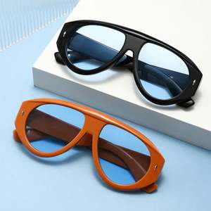 Lunettes de soleil surdimensionnées pilote rétro 2026 tendance pour hommes et femmes, avec logo personnalisé, monture large et rivets, protection UV400 - Product Image 3