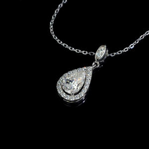 จี้เพชรโมอิสซาไนต์ทรงหยดน้ำ GoldleaF ประดับเพชรโมอิสซาไนต์ 1.5 กะรัต D VVS1 ชุบทอง 18K บนตัวเรือนเงินแท้ 925 - Product Image 6