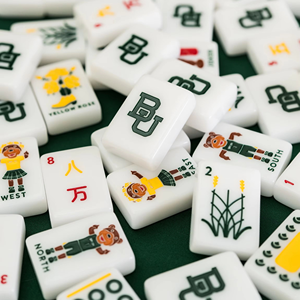 Set di Mahjong Americano con Tessere dell'Università Ole Miss del Mississippi, 160 Pezzi in Acrilico Inciso, Edizione da Viaggio West Wind White - Product Image 5