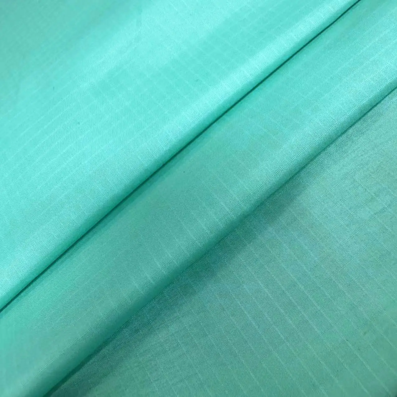 Tissu recyclé en taffetas de polyester ripstop imperméable écologique 30D